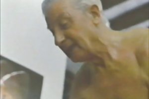 MILFy idą do ośrodka, w którym ssą koguty twinków