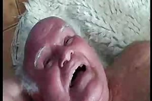 Bardzo okrutna matka zachęca chłopaka swojej córki do pieprzenia jej